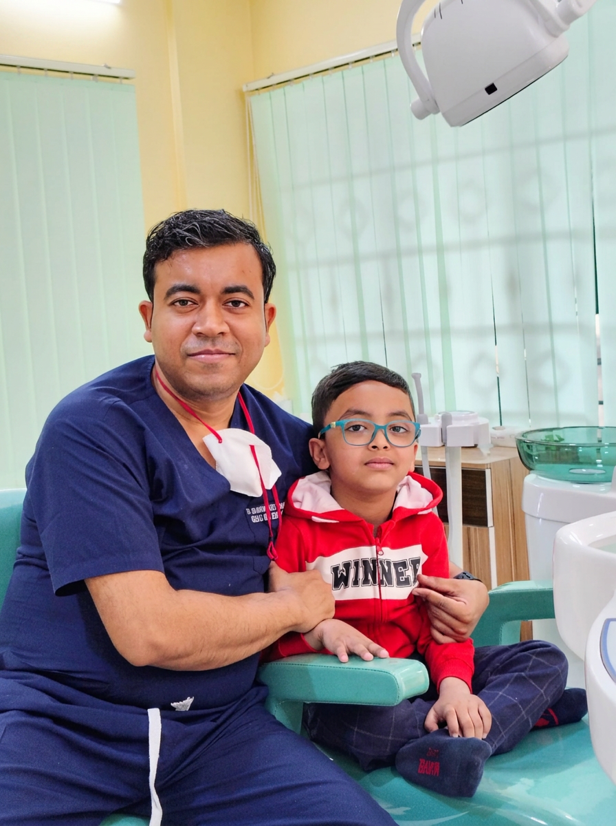 Dr. Anandam Bandyopadhyay with a young patient at Kolkata Smiles Dental Clinic in Dum Dum, Kolkata